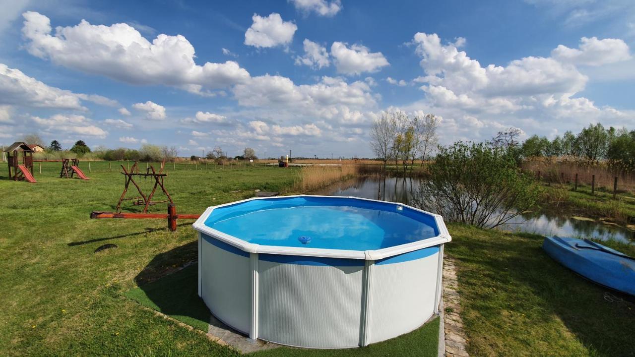 הוילה Palić Etno Salas - Etno Ranch - Seosko Turisticko Domacinstvo מראה חיצוני תמונה