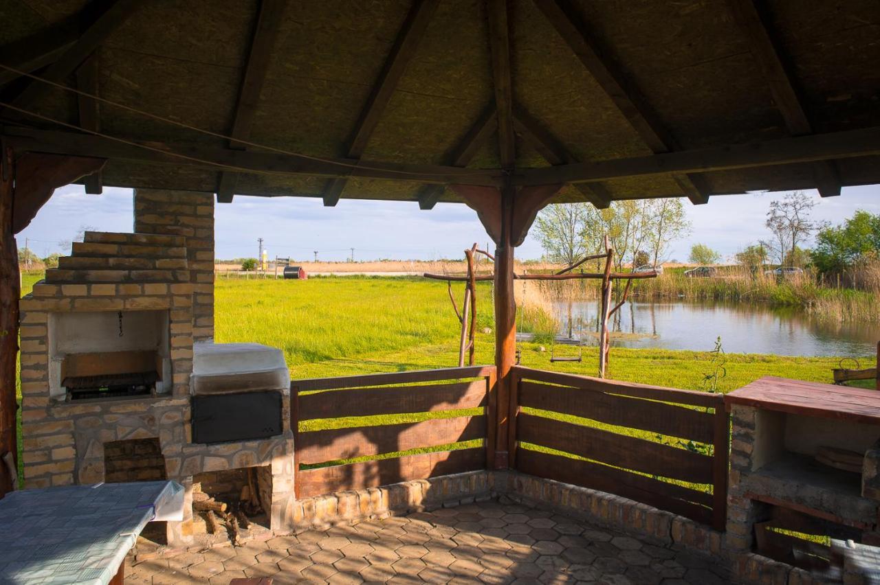 הוילה Palić Etno Salas - Etno Ranch - Seosko Turisticko Domacinstvo מראה חיצוני תמונה