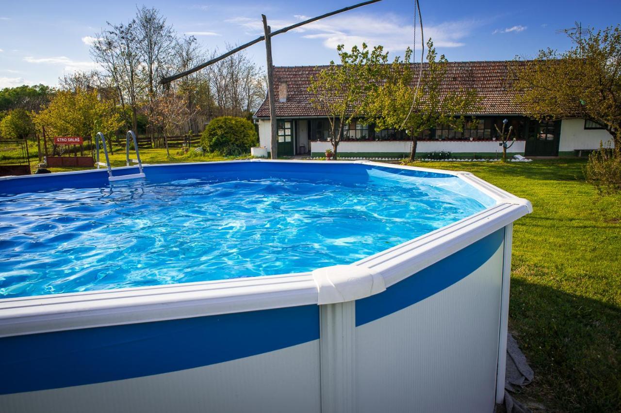 הוילה Palić Etno Salas - Etno Ranch - Seosko Turisticko Domacinstvo מראה חיצוני תמונה