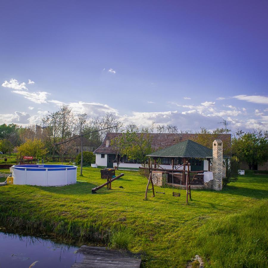 הוילה Palić Etno Salas - Etno Ranch - Seosko Turisticko Domacinstvo מראה חיצוני תמונה