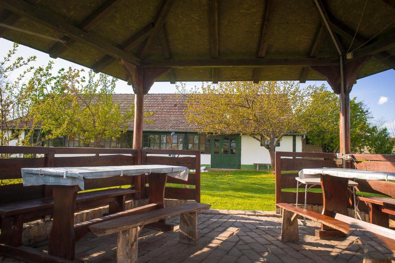 הוילה Palić Etno Salas - Etno Ranch - Seosko Turisticko Domacinstvo מראה חיצוני תמונה
