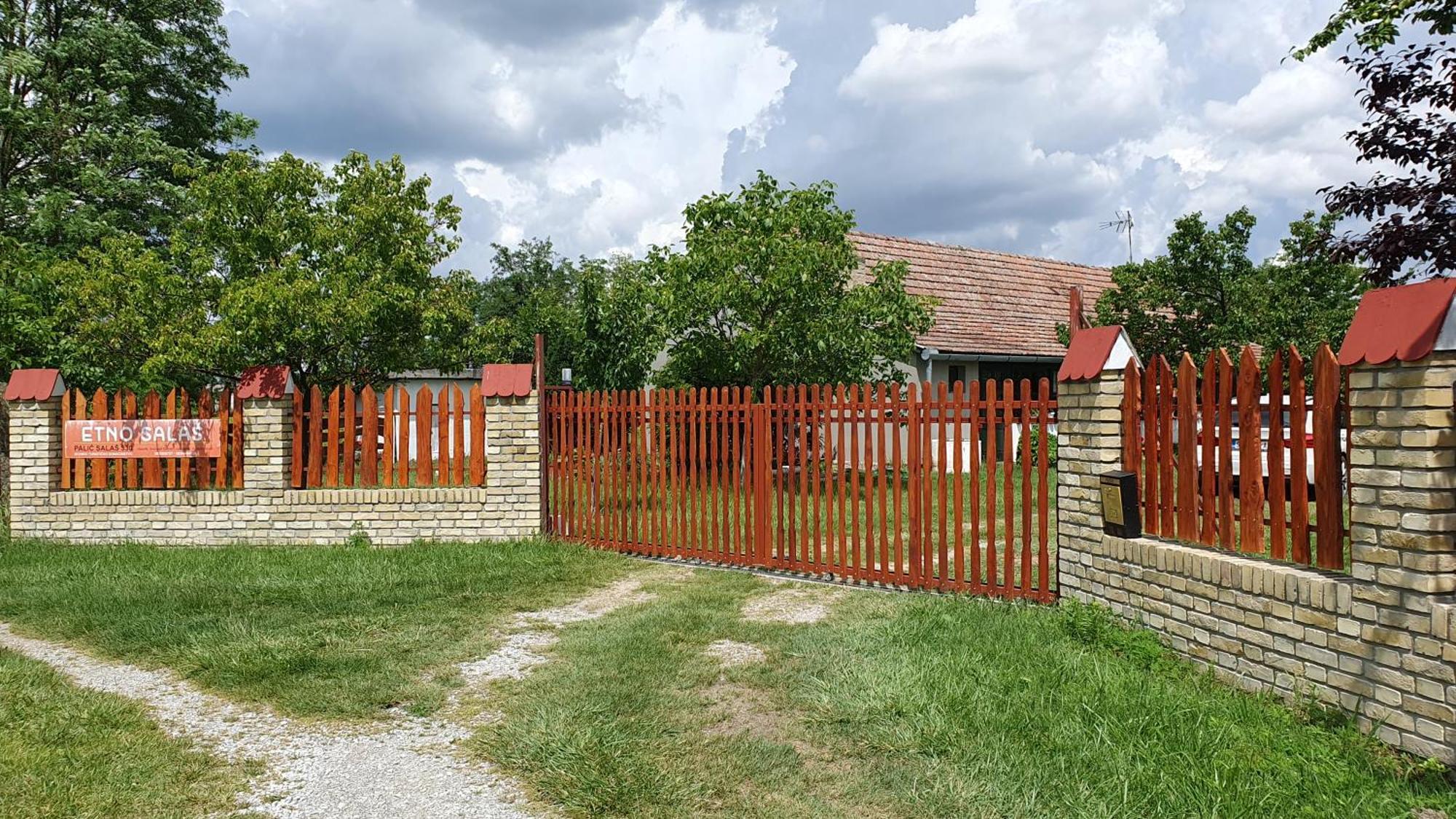 הוילה Palić Etno Salas - Etno Ranch - Seosko Turisticko Domacinstvo מראה חיצוני תמונה
