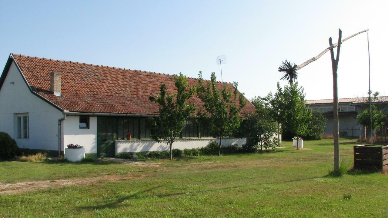 הוילה Palić Etno Salas - Etno Ranch - Seosko Turisticko Domacinstvo מראה חיצוני תמונה
